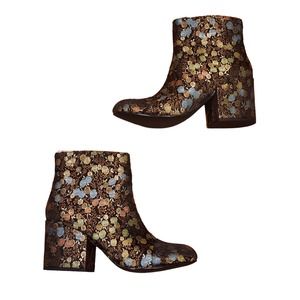 Charles by Charles David Women's Quincey Fashion Boot Size 7